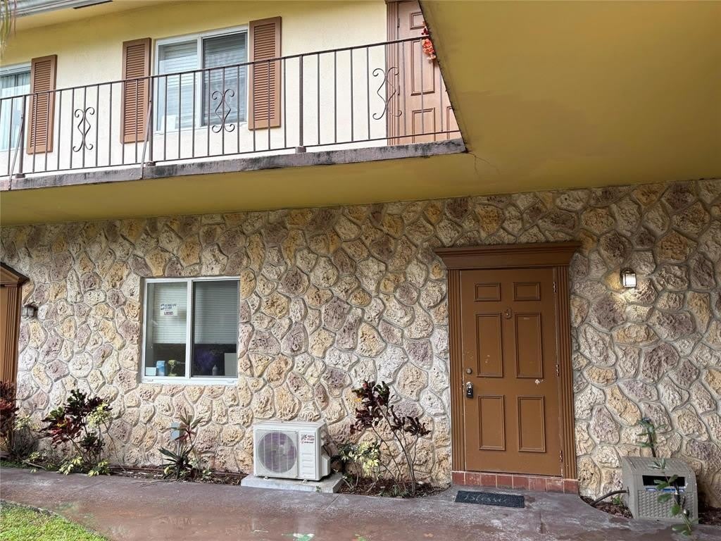9200 Nw 38Th Drive – photo 1