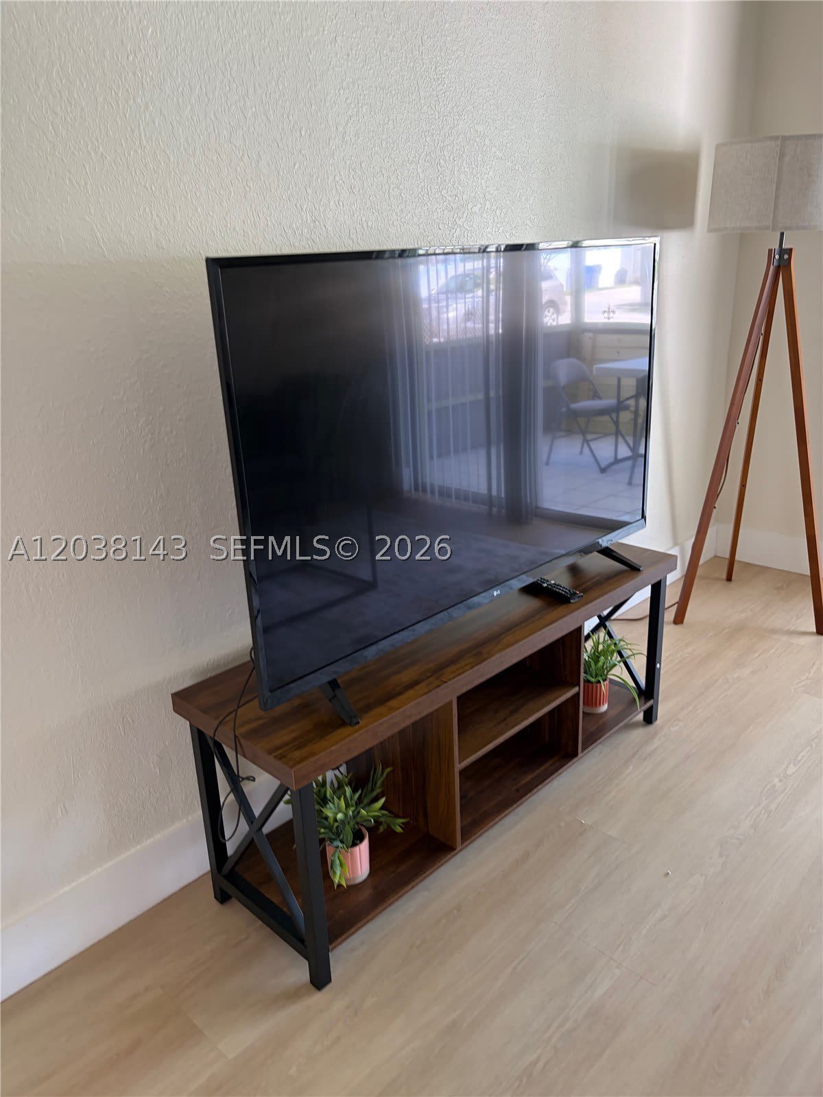1635 Dewey St – photo 5