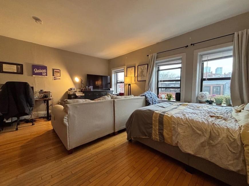 82 Charles – photo 2