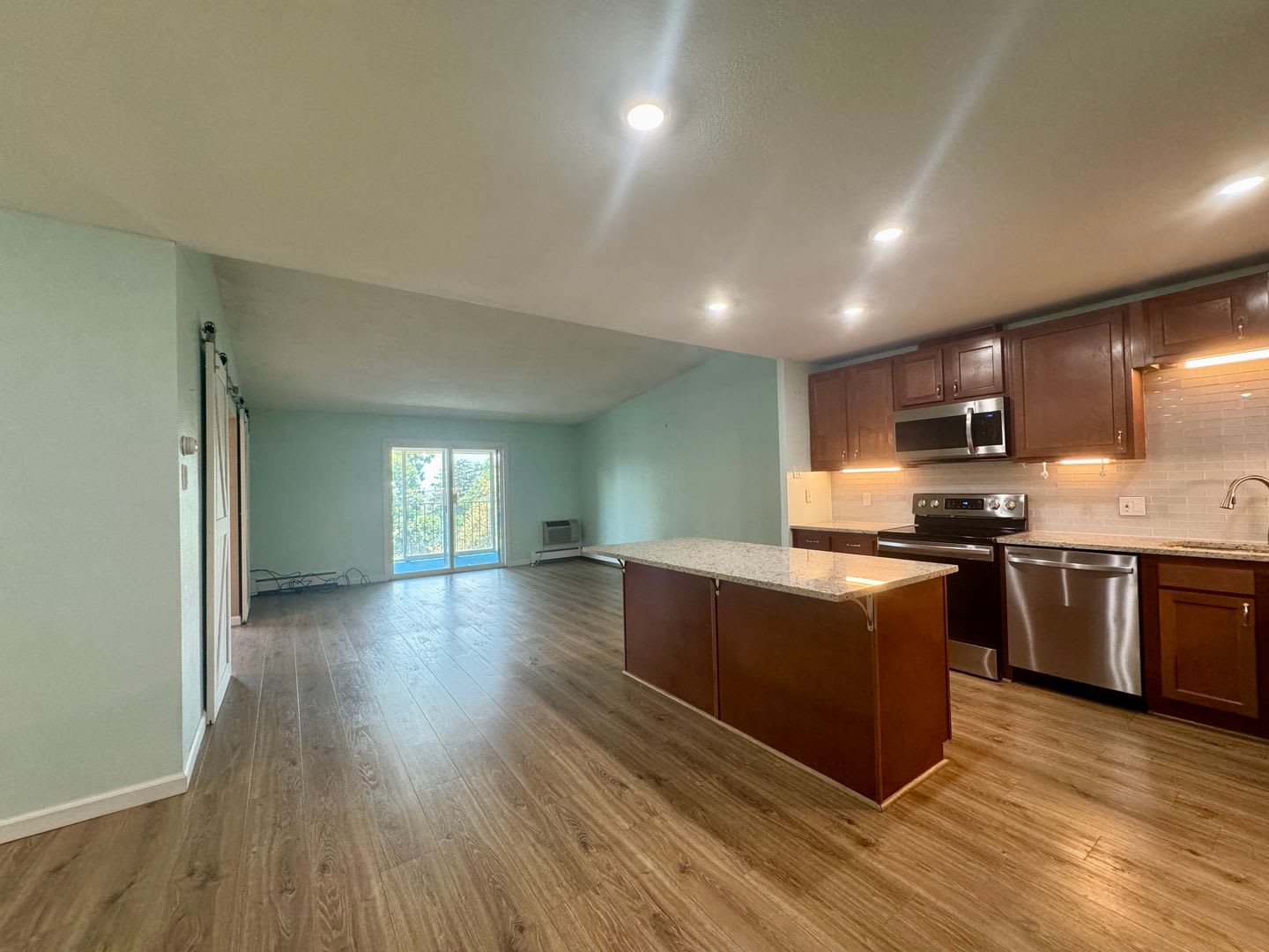 55 Large 2 Bed 2 Bath Condo – photo 2