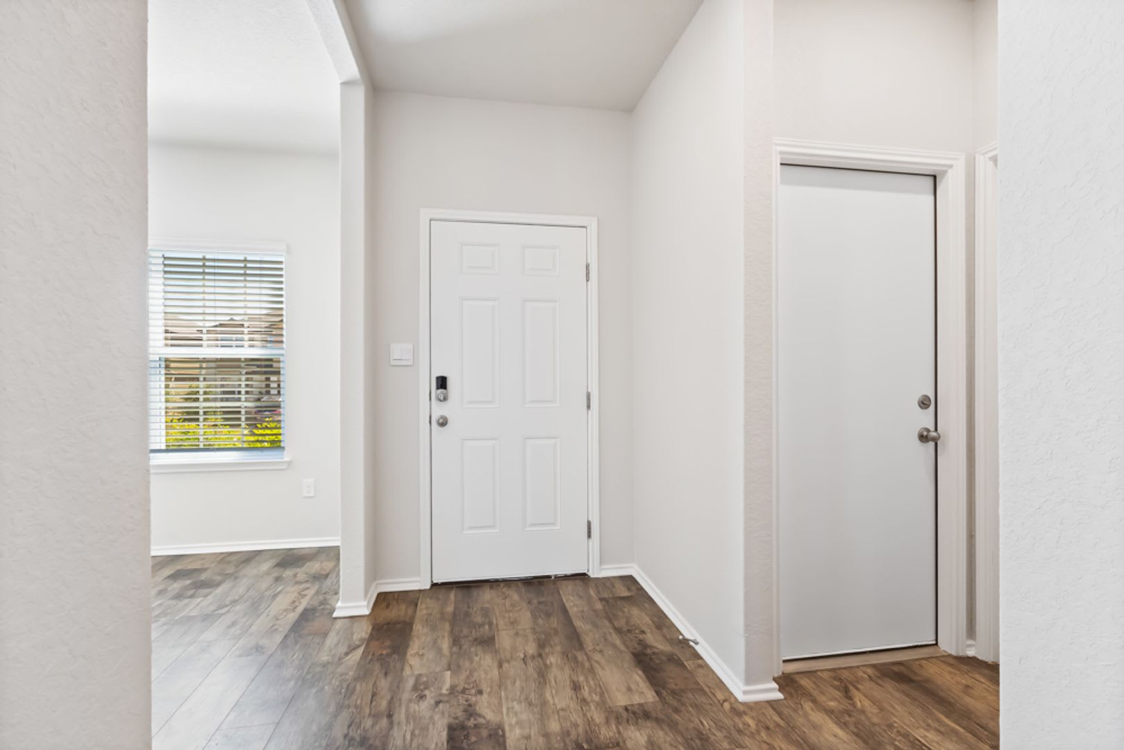 Generous Living Space in Copper Canyon – 5 Bedrooms & 3.5 Baths – photo 4