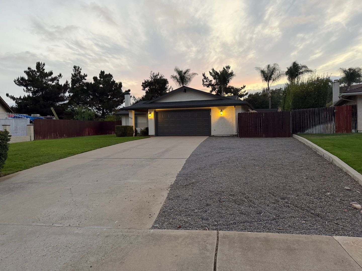 3-bed 2 bath home with extra room – photo 2