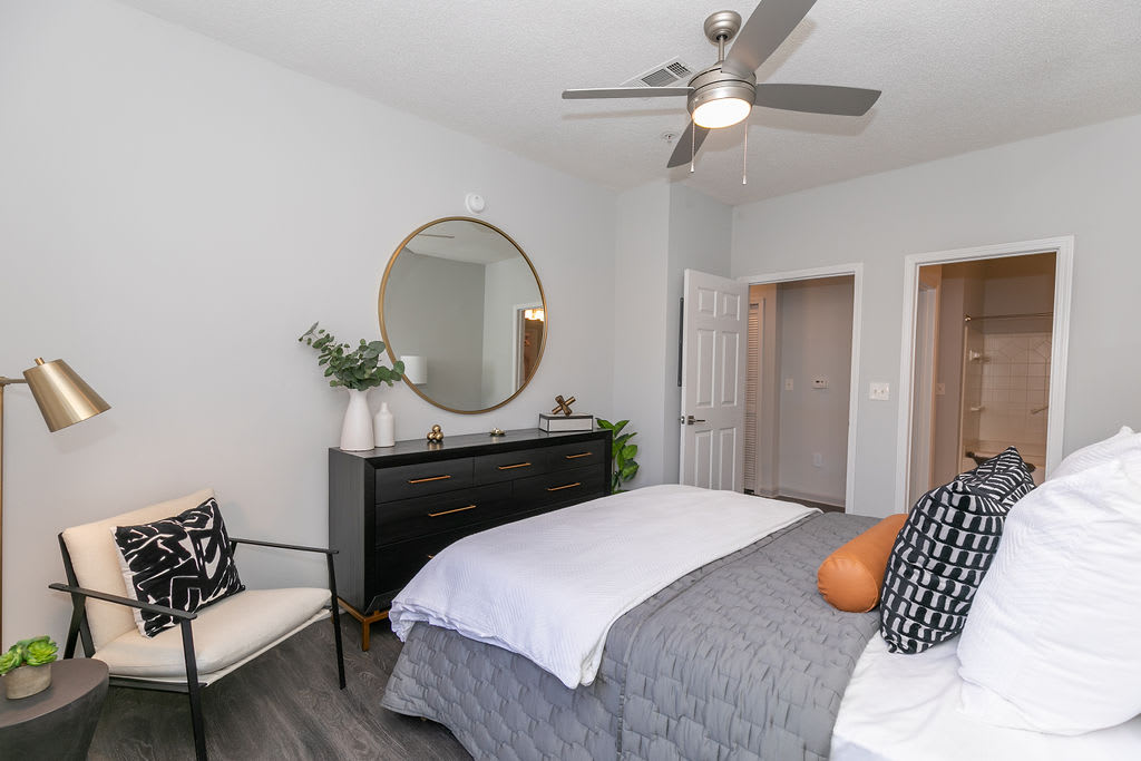 Deerfield Village Apartments – photo 2