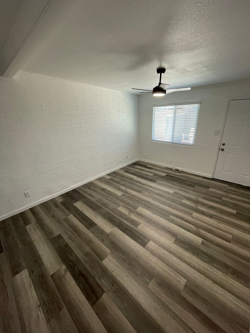 READY TO TOUR NOW! 2 Bedroom, 1 Bath Nice Apartment – photo 4