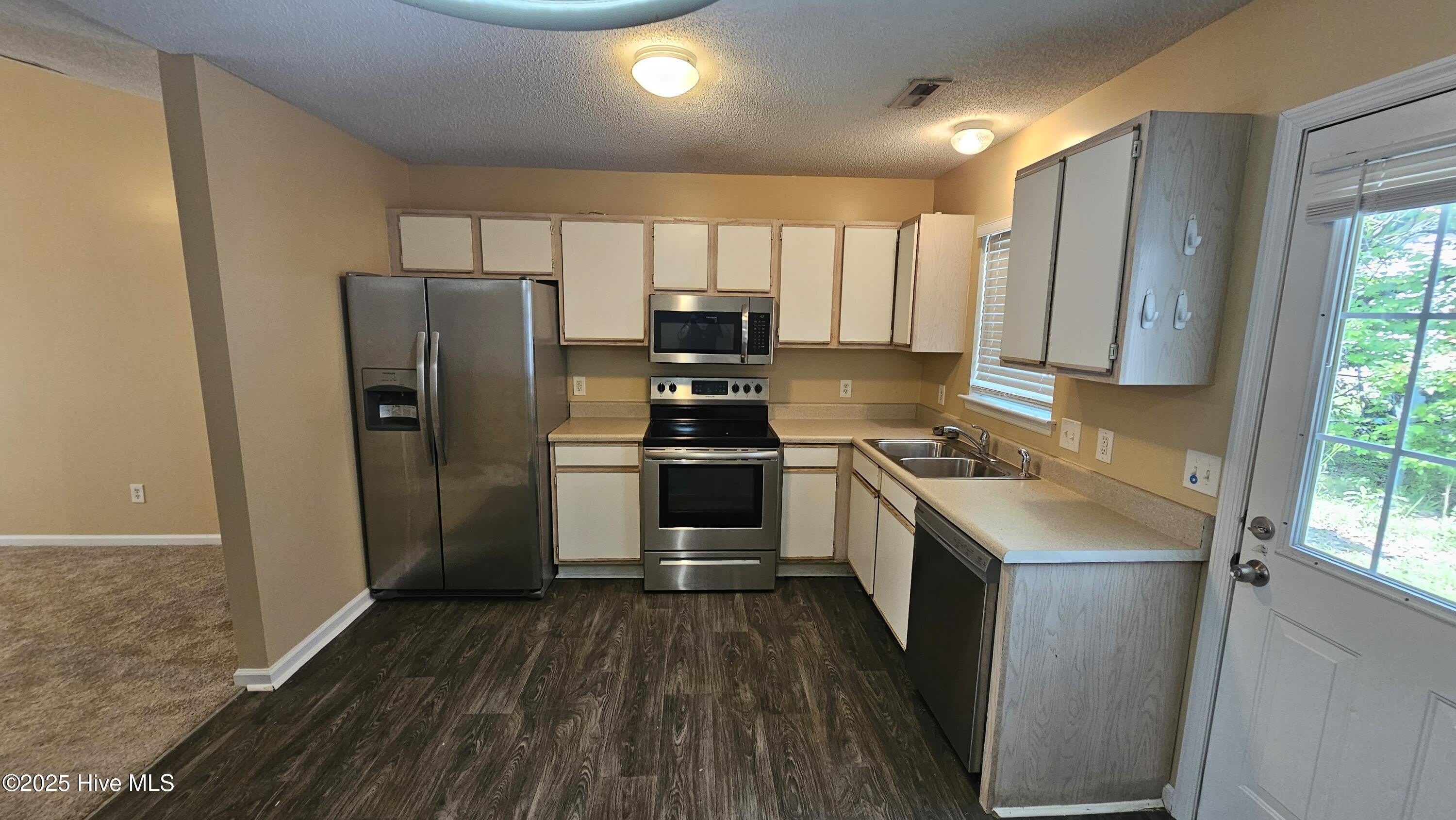 573 Corbin Street – photo 5