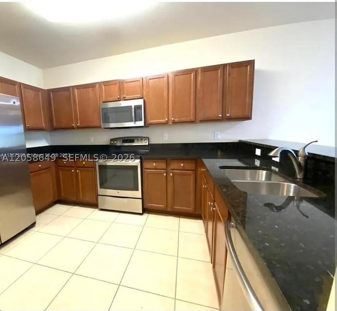 8930 Nw 97Th Ave – photo 2