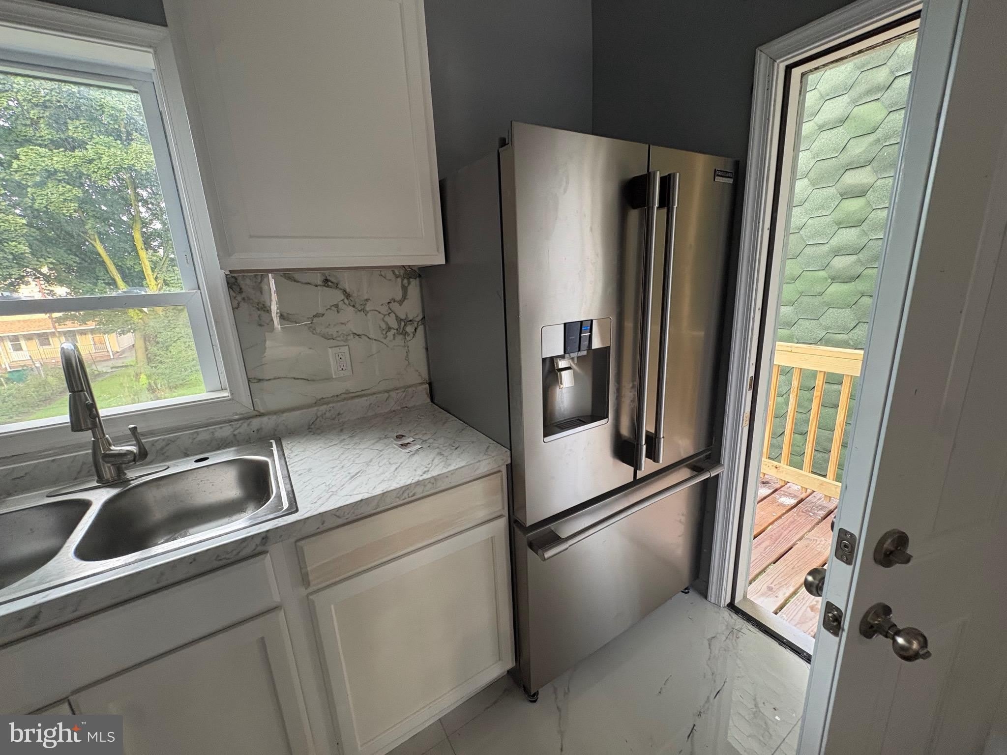 21 S LOCUST Street – photo 5