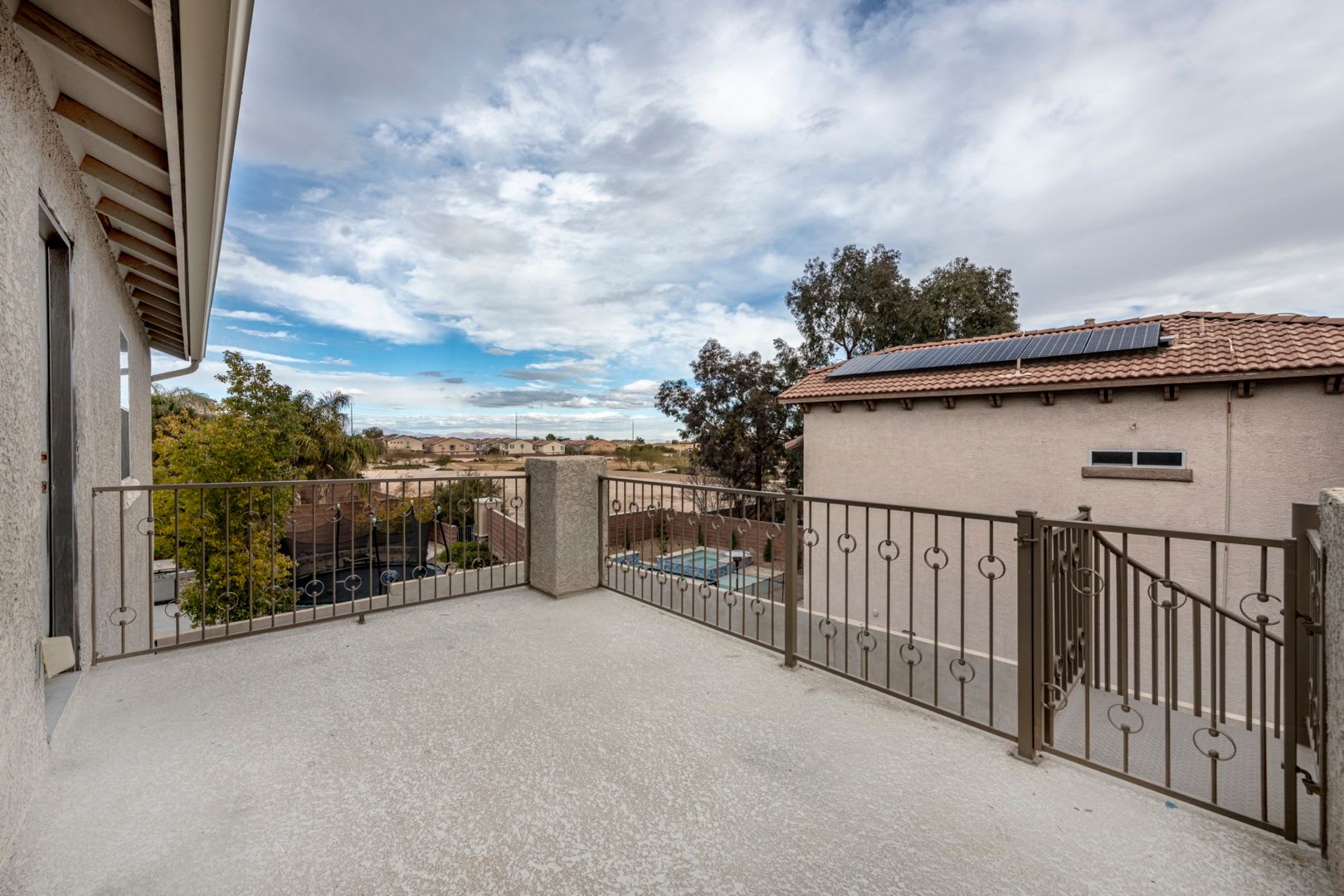 Large Beautiful Home – photo 2