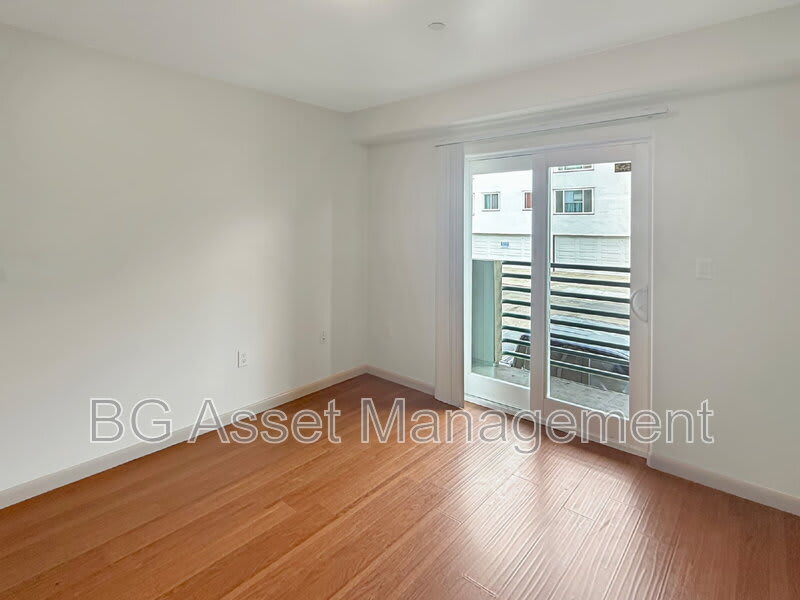 1459 MacArthur Blvd – photo 4