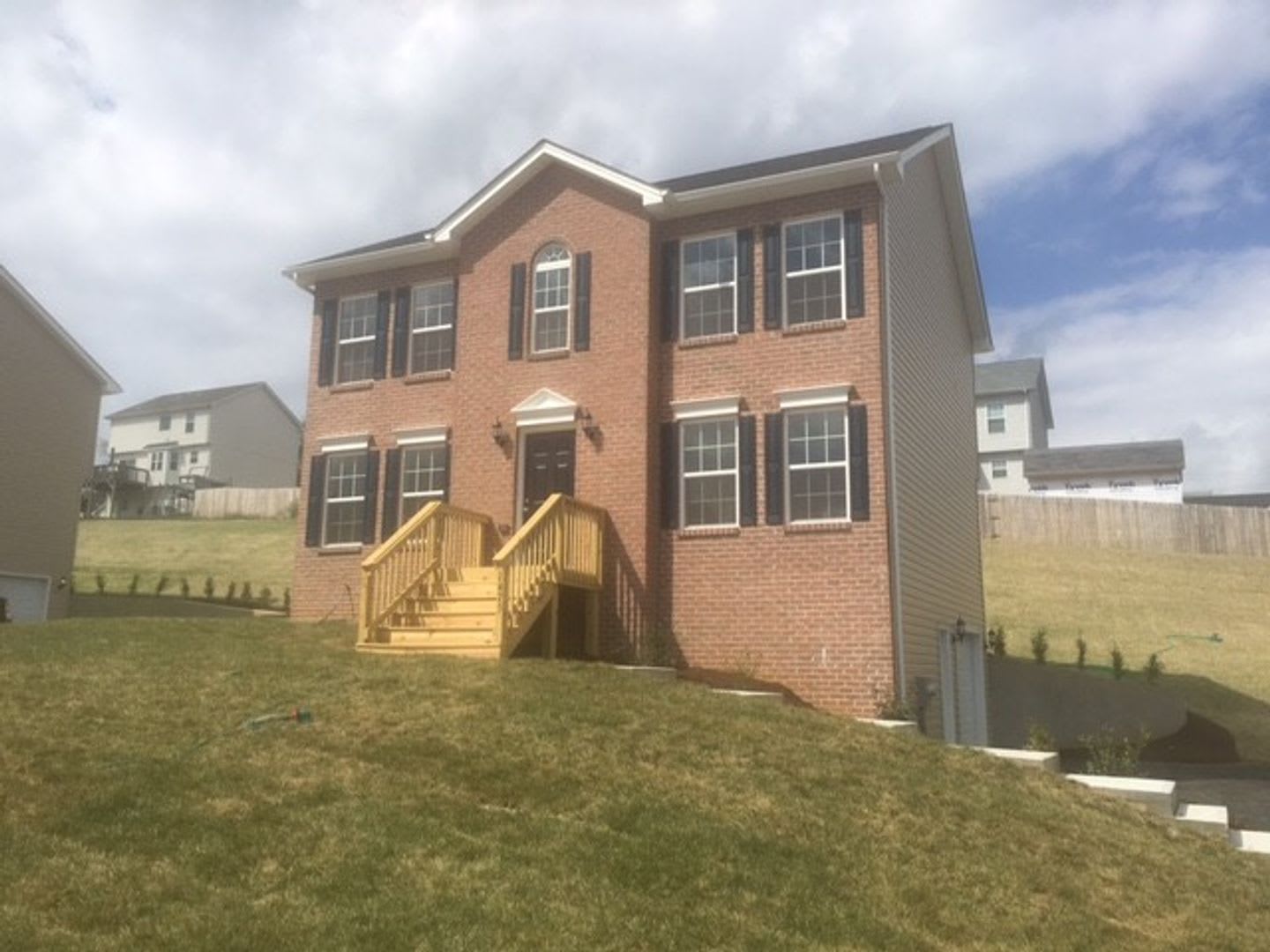 3 Bedroom 2.5 Half Bath House with 1 car garage – photo 2