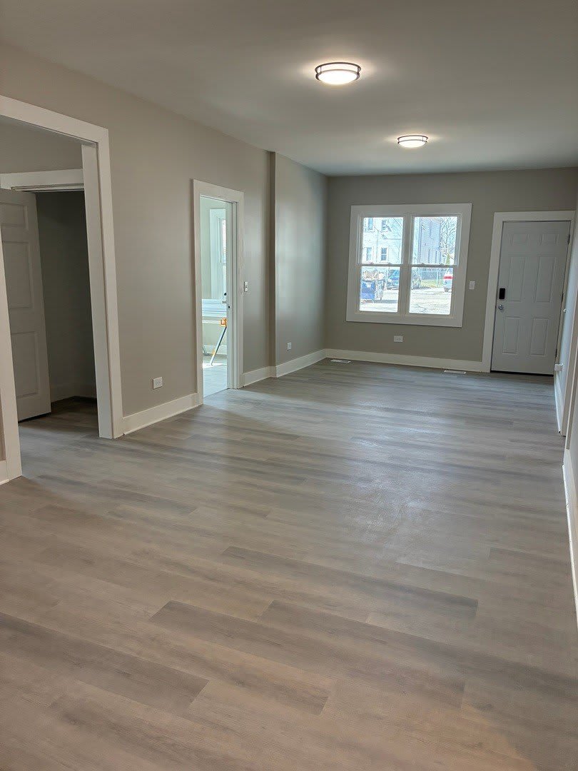 1542 Victoria Avenue – photo 2