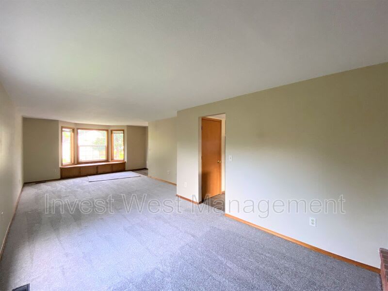 8511 NE 66th St – photo 5