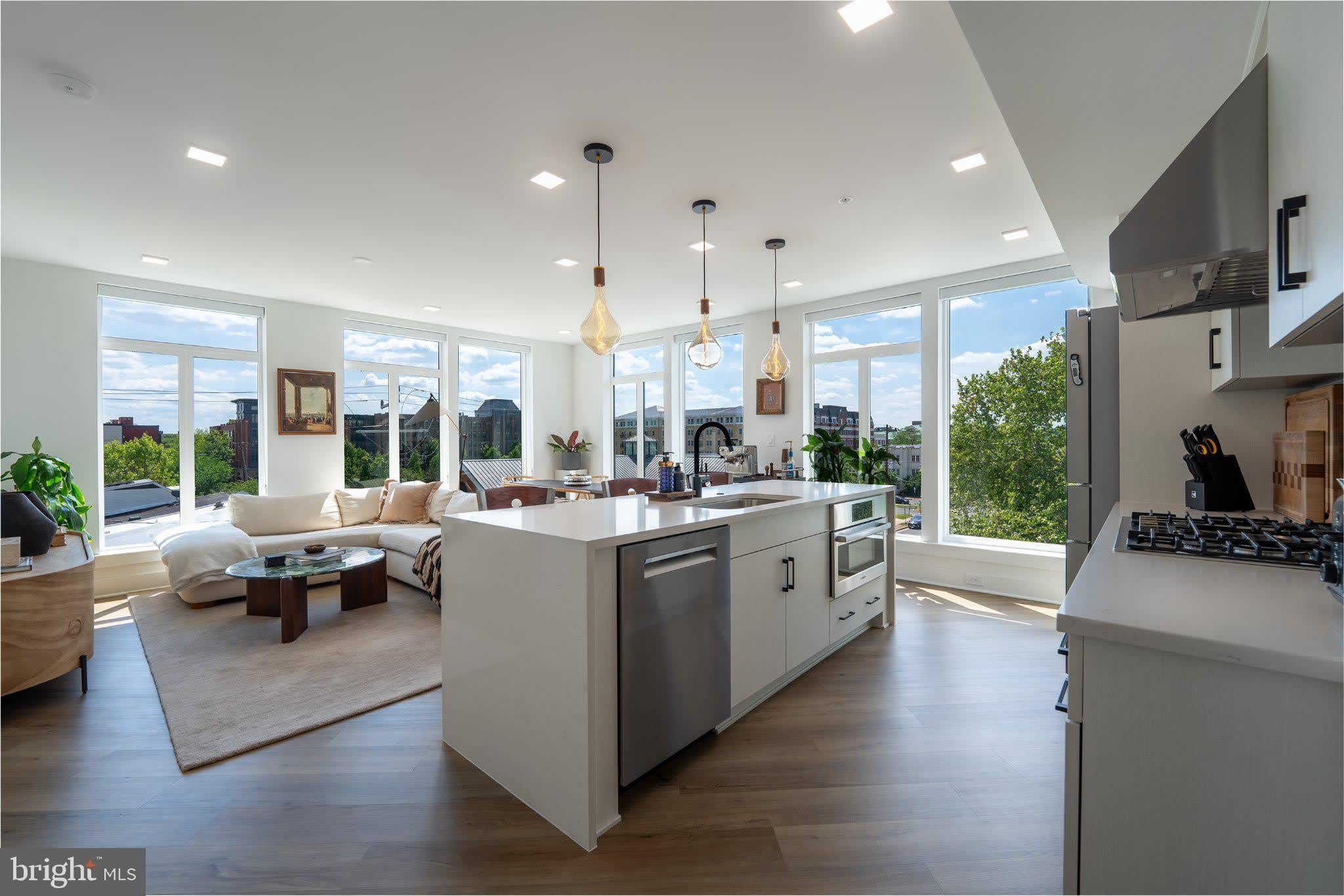 701 N HENRY Street – photo 3