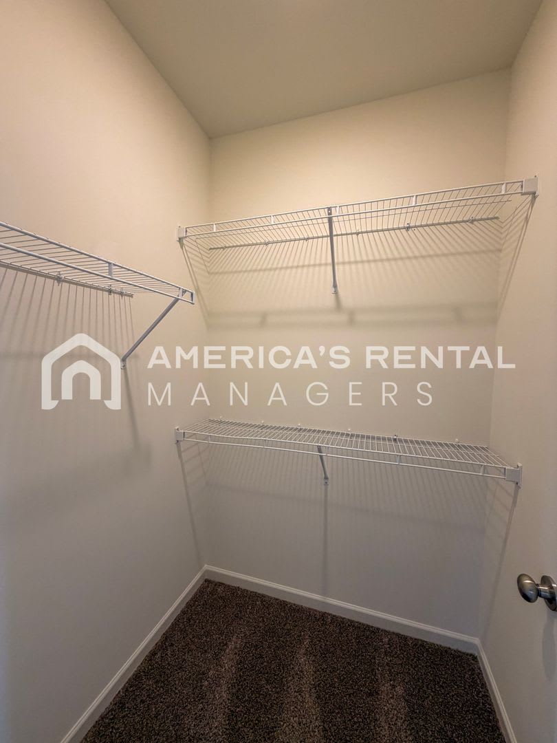 Open-Concept 4-Bedroom with Covered Patio! – photo 3