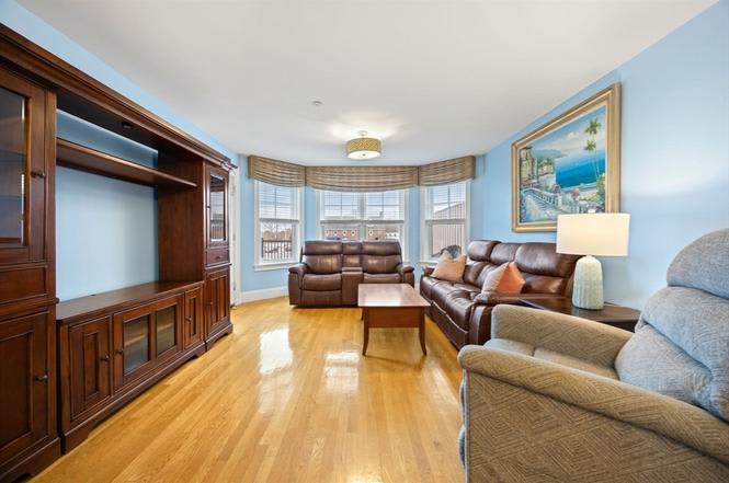130 John St # DF45GG – photo 4