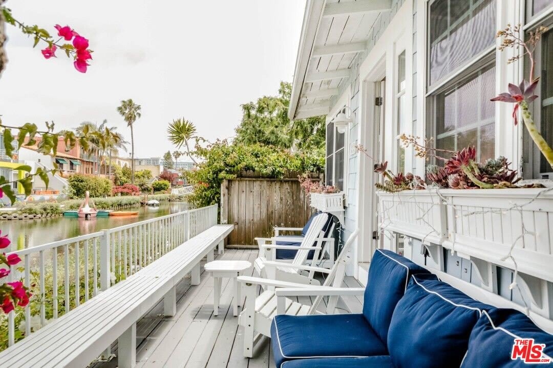 2323 Grand Canal – photo 1