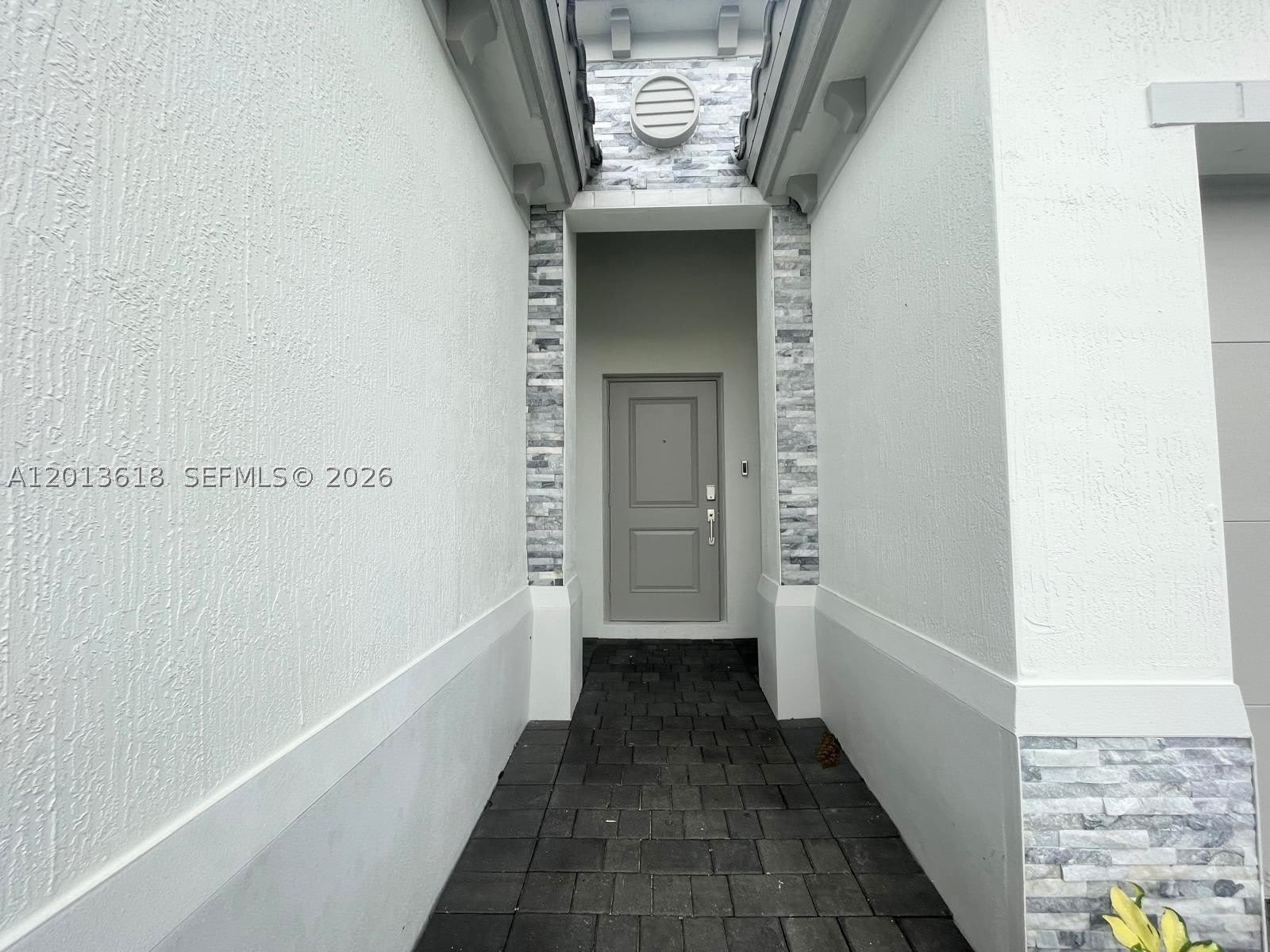 863 SE 26th Ter – photo 2
