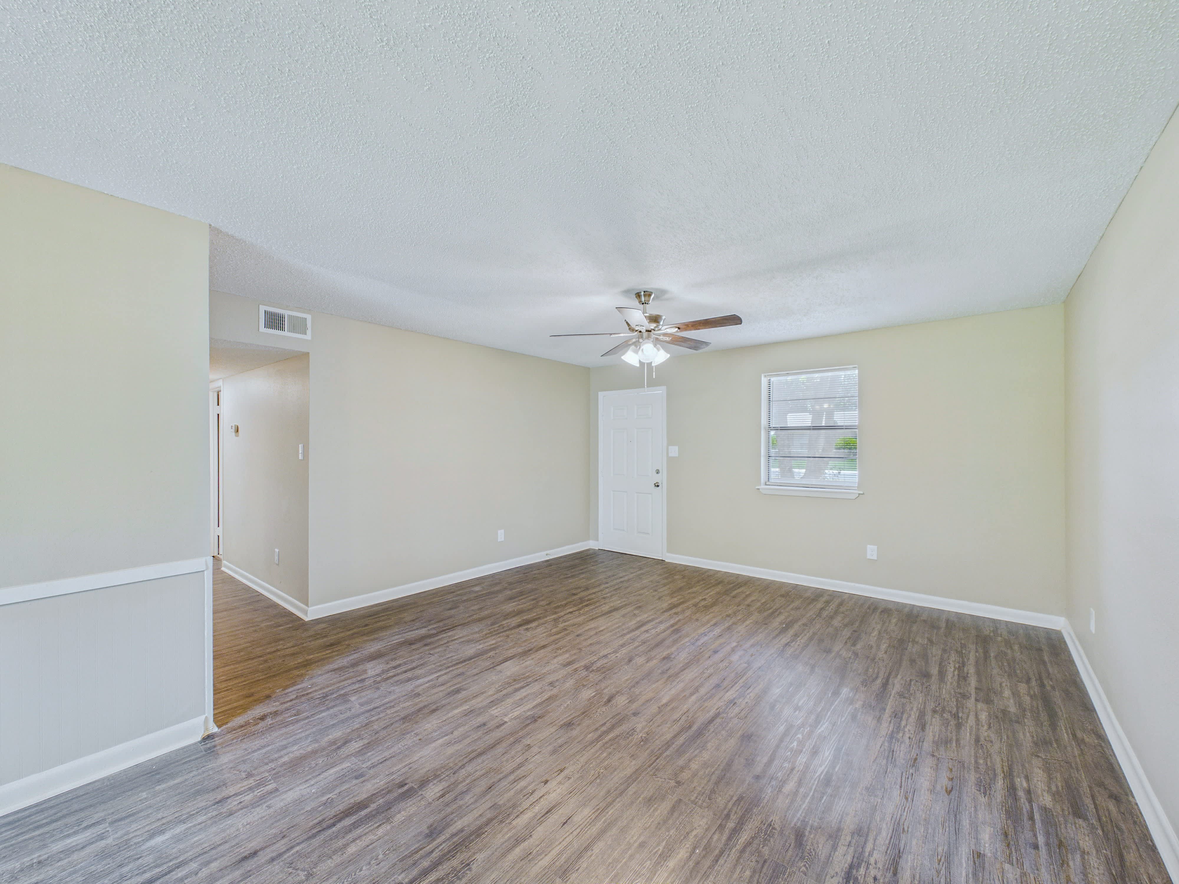 37 Saint John St – photo 3