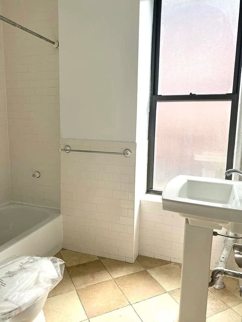 245 E 4th St Apt 14 – photo 2