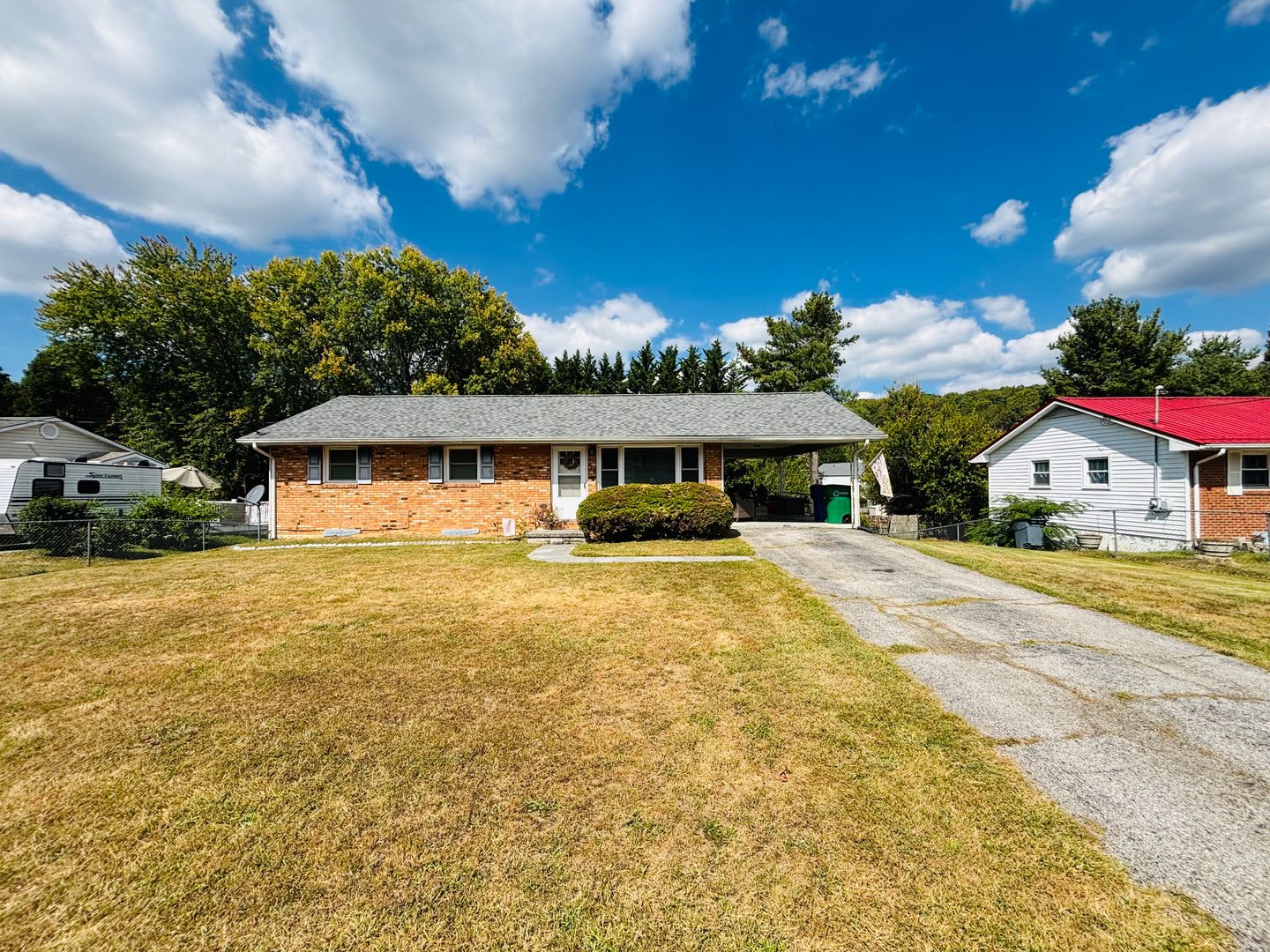 3 Bedroom, 1.5 Bath House – photo 1