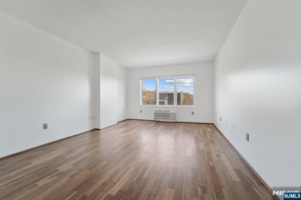 110 City Place – photo 2