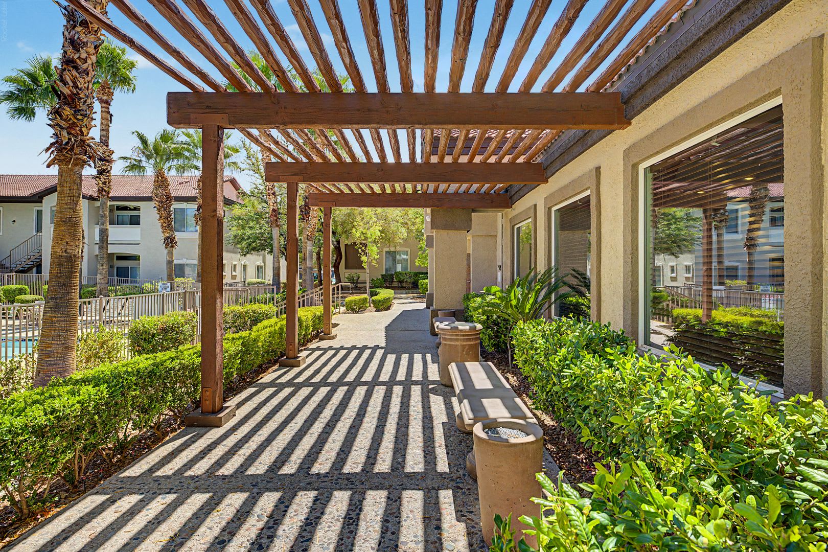 N.W. GATED COZY CONDO W/ COMMUNITY POOL AND SPA – photo 2