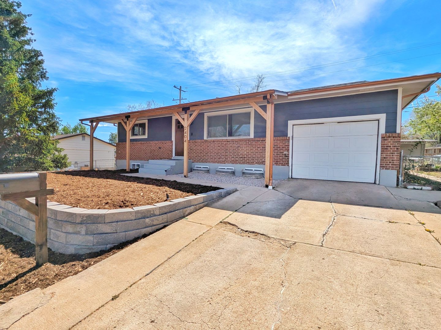Charming 3 Bd 2 B Corner Lot Single Family Home – photo 2
