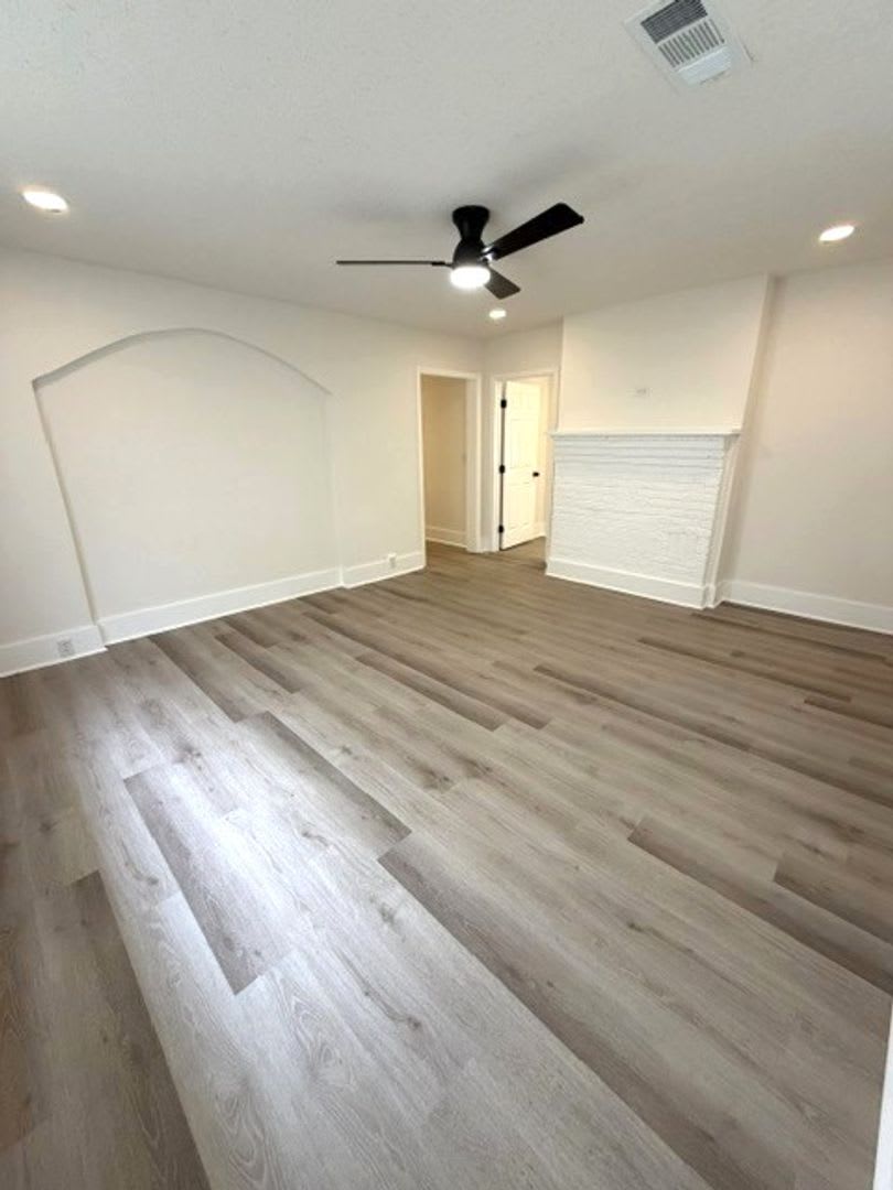 3 minutes from campus! 4 bedroom 2 bath house available now! – photo 4