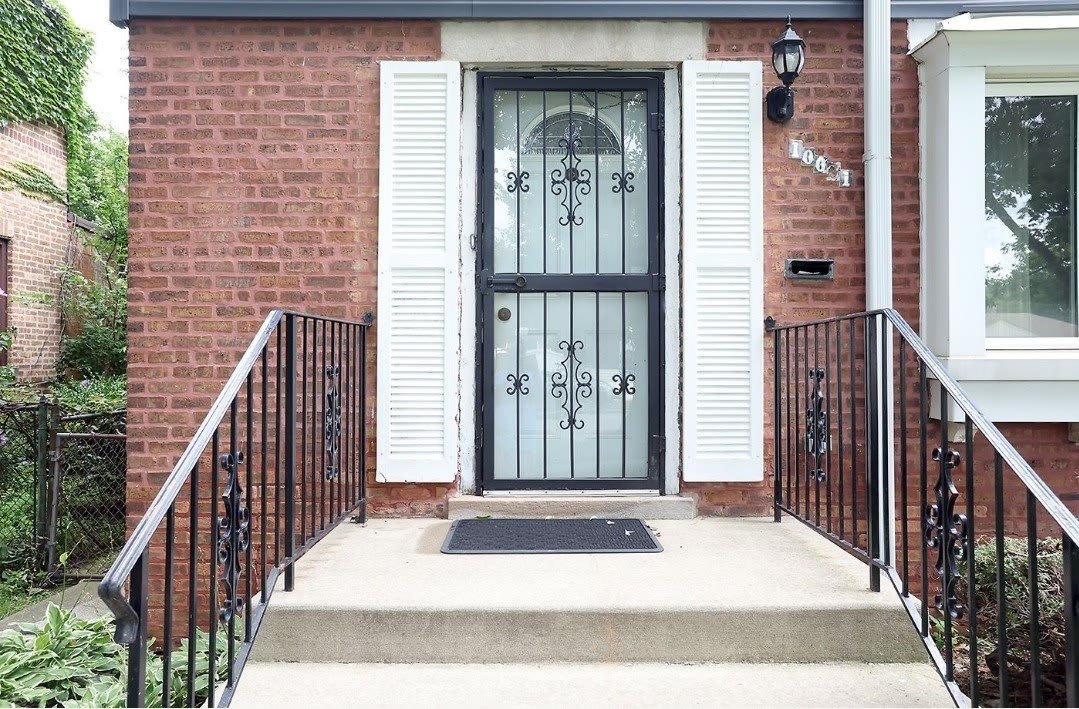 10031 S Paxton Avenue – photo 4