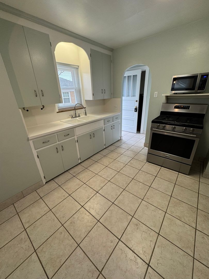 Nice 3 Bedroom Single Family Home For Rent In Millcreek – photo 2