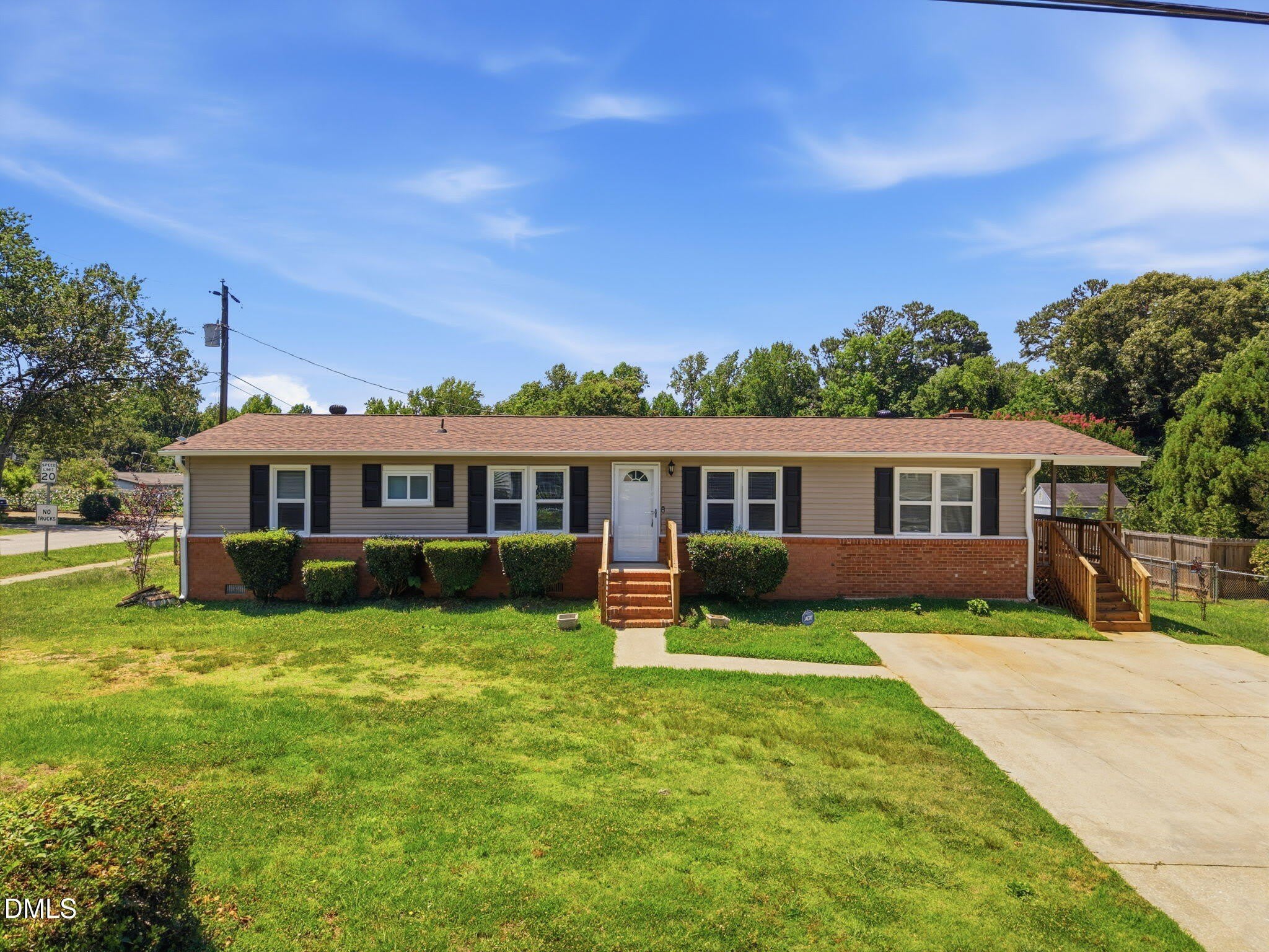 320 E Earp Street – photo 1