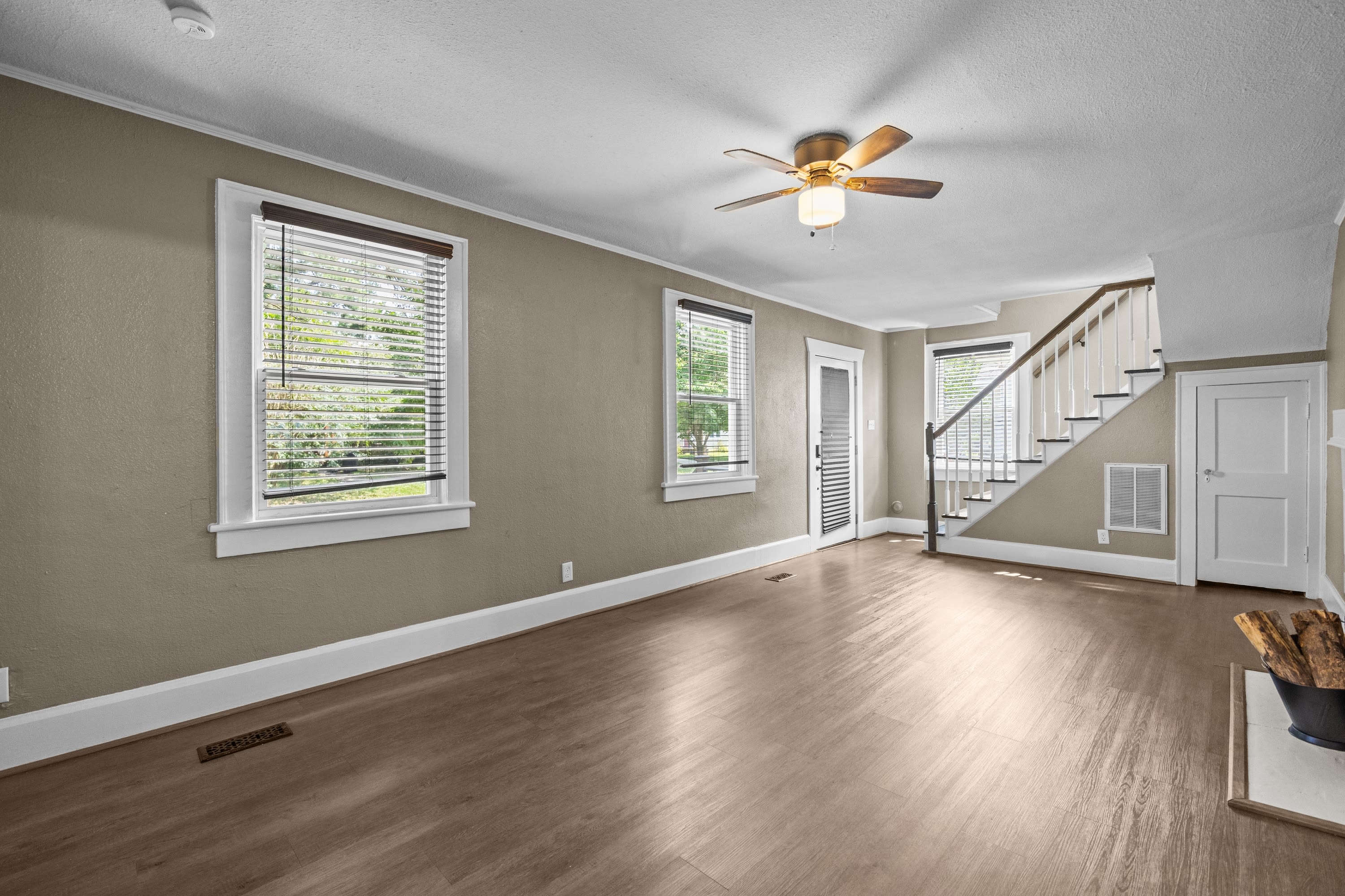 1619 Bain Street – photo 5