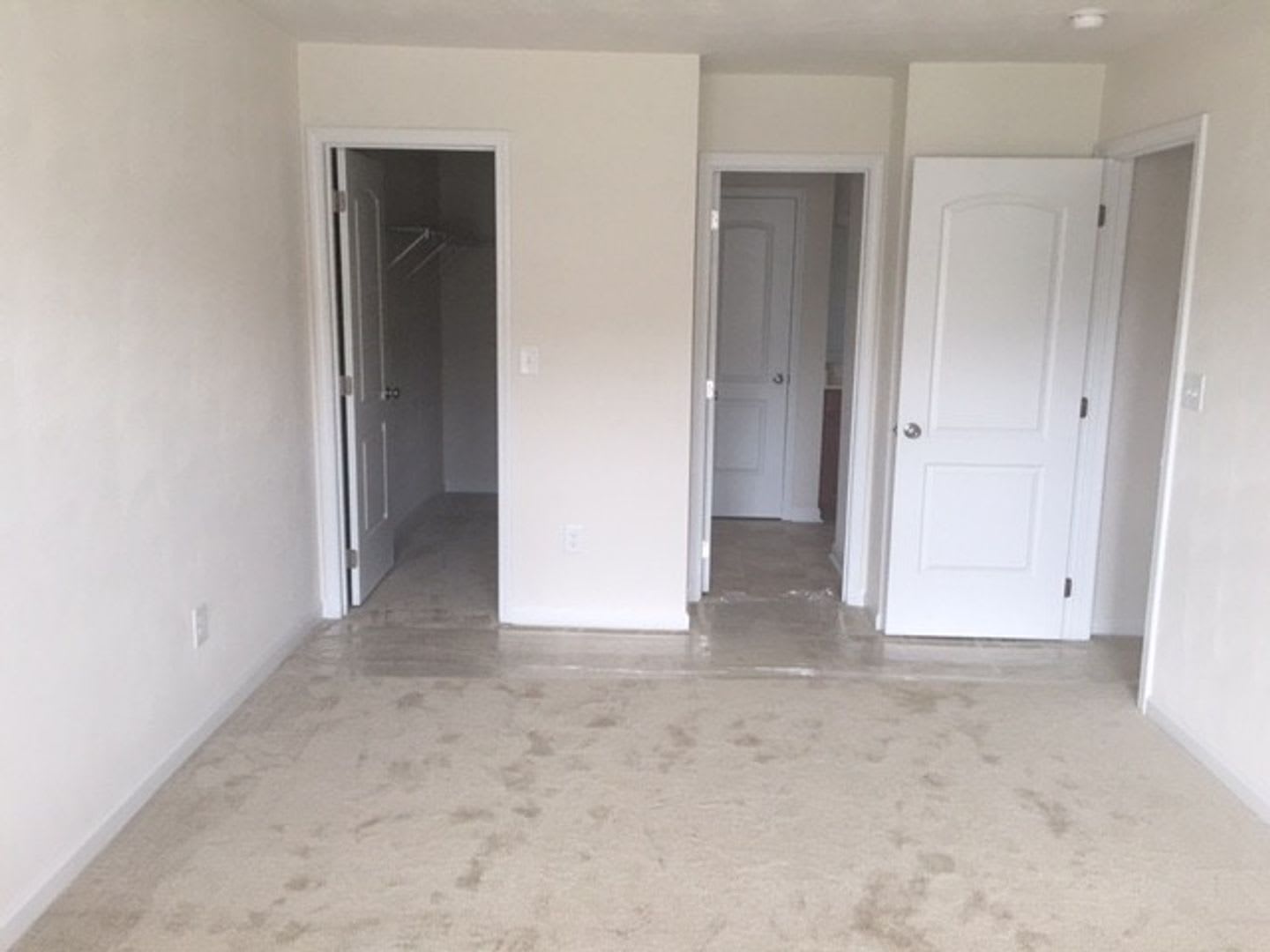3 Bedroom 2.5 Half Bath House with 1 car garage – photo 4