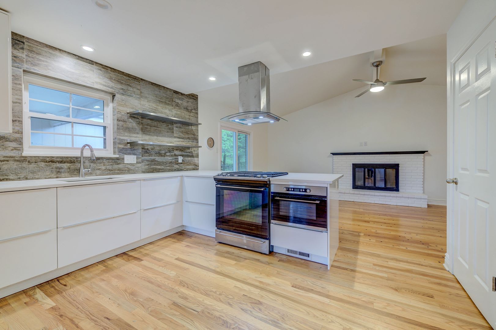 Lindbergh School District Near Mercy St. Anthonys Hospital – Prime Location! – photo 1