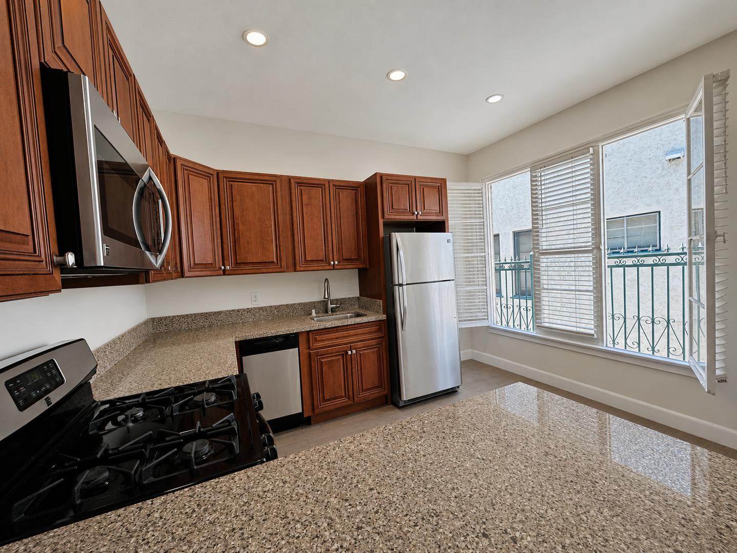 215 Elm – photo 4