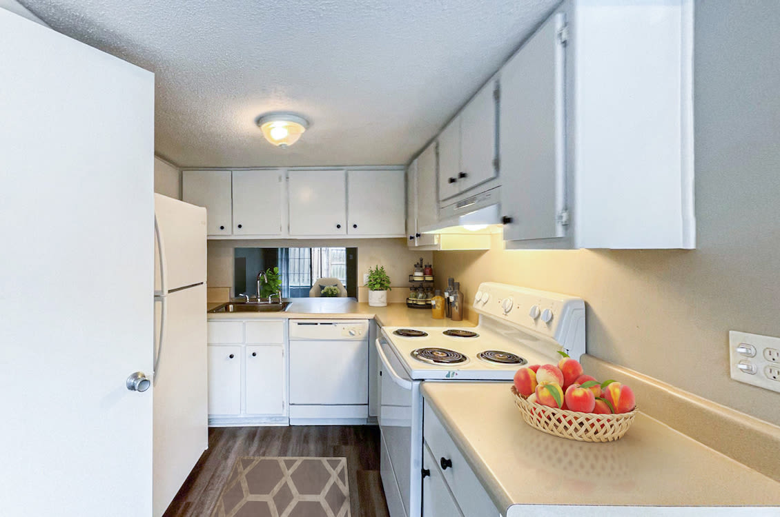 Brookwood Apartments – photo 4