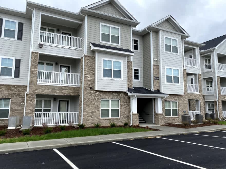 Graybrook & Graycroft Apartments – photo 2