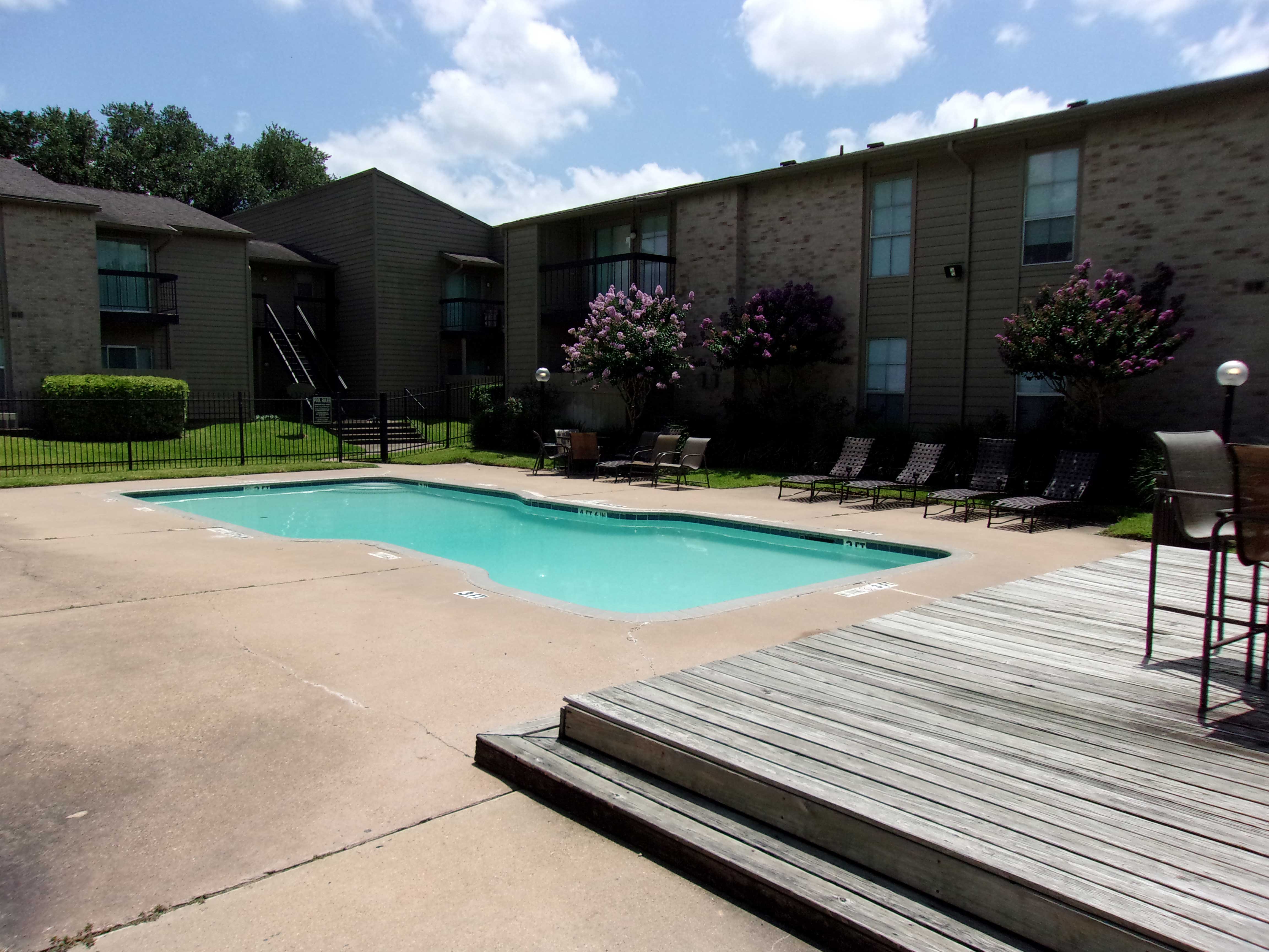 Bayou Bend Apartments – photo 2