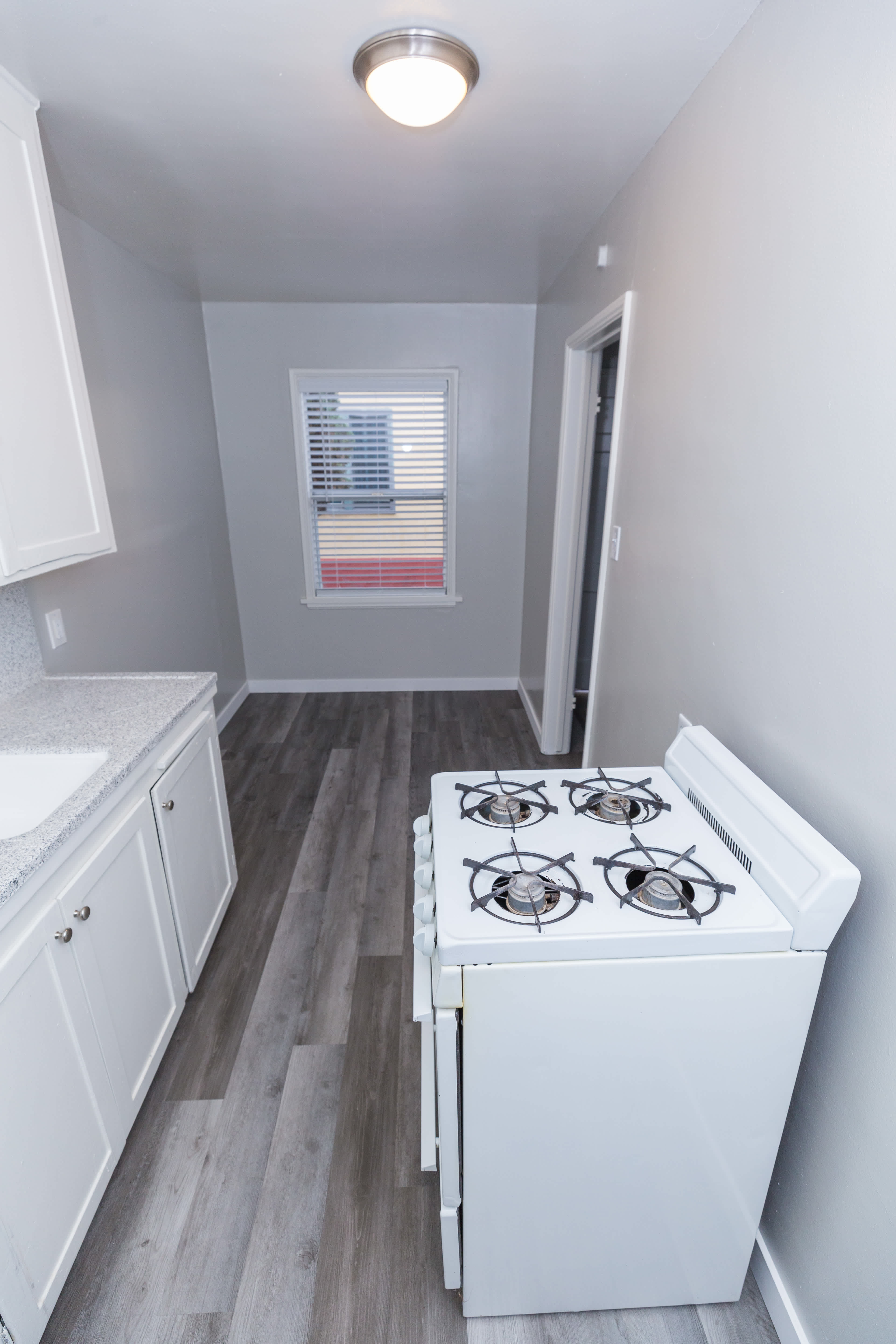 1094 Cherry Ave – photo 2