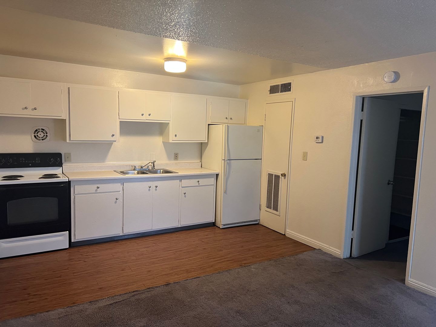 Affordable 1BED, 1BATH APARTMENT – photo 2