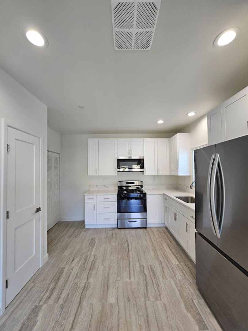 Beautiful Studio In Orange – photo 1