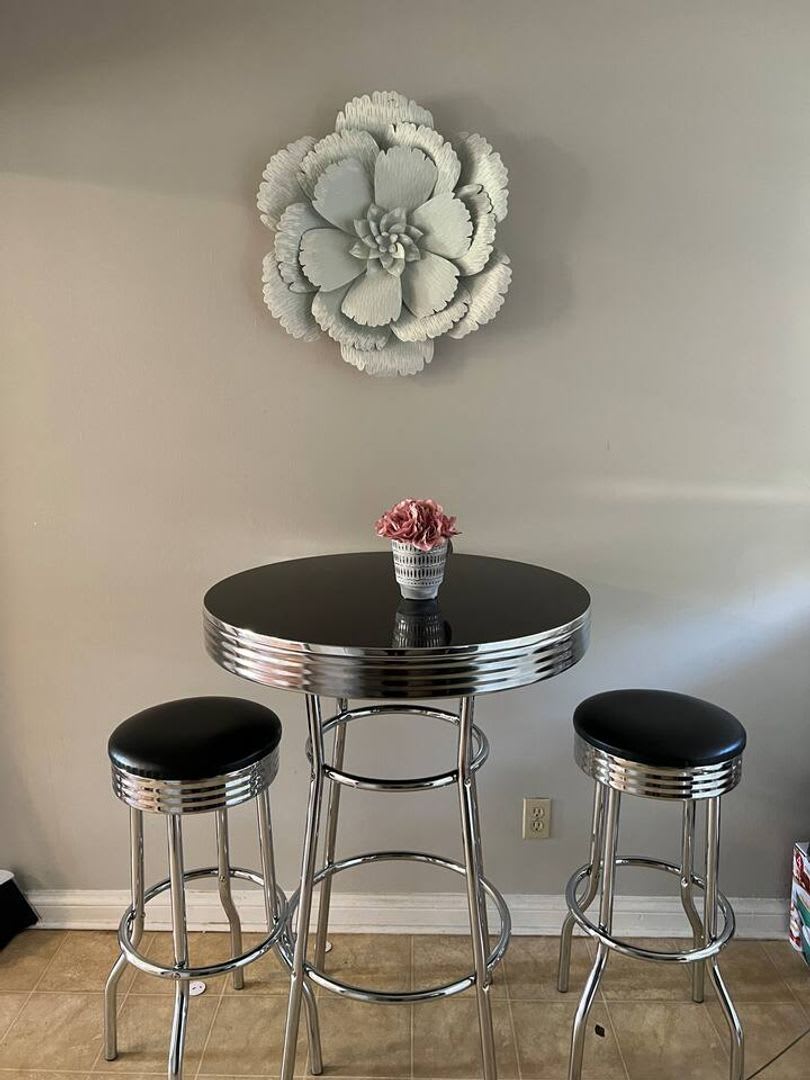 MOVE IN SPECIAL!! Charming 2 bedroom Duplex – photo 3