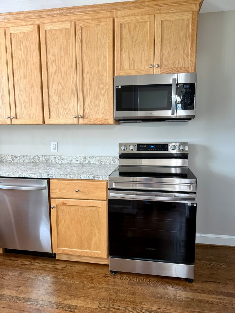Beautifully Renovated 2 Bedroom, 1 Bath Duplex in Southwest Roanoke City – photo 2