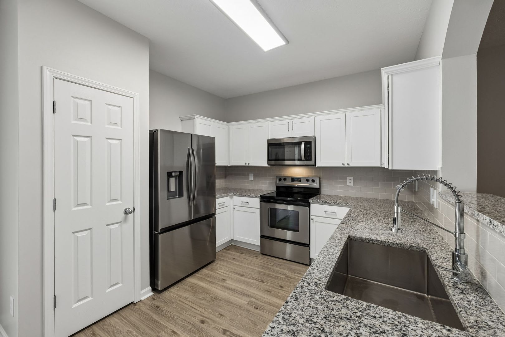 Updated 3-Bedroom Brentwood Townhome with Garage & Private Patio – photo 4