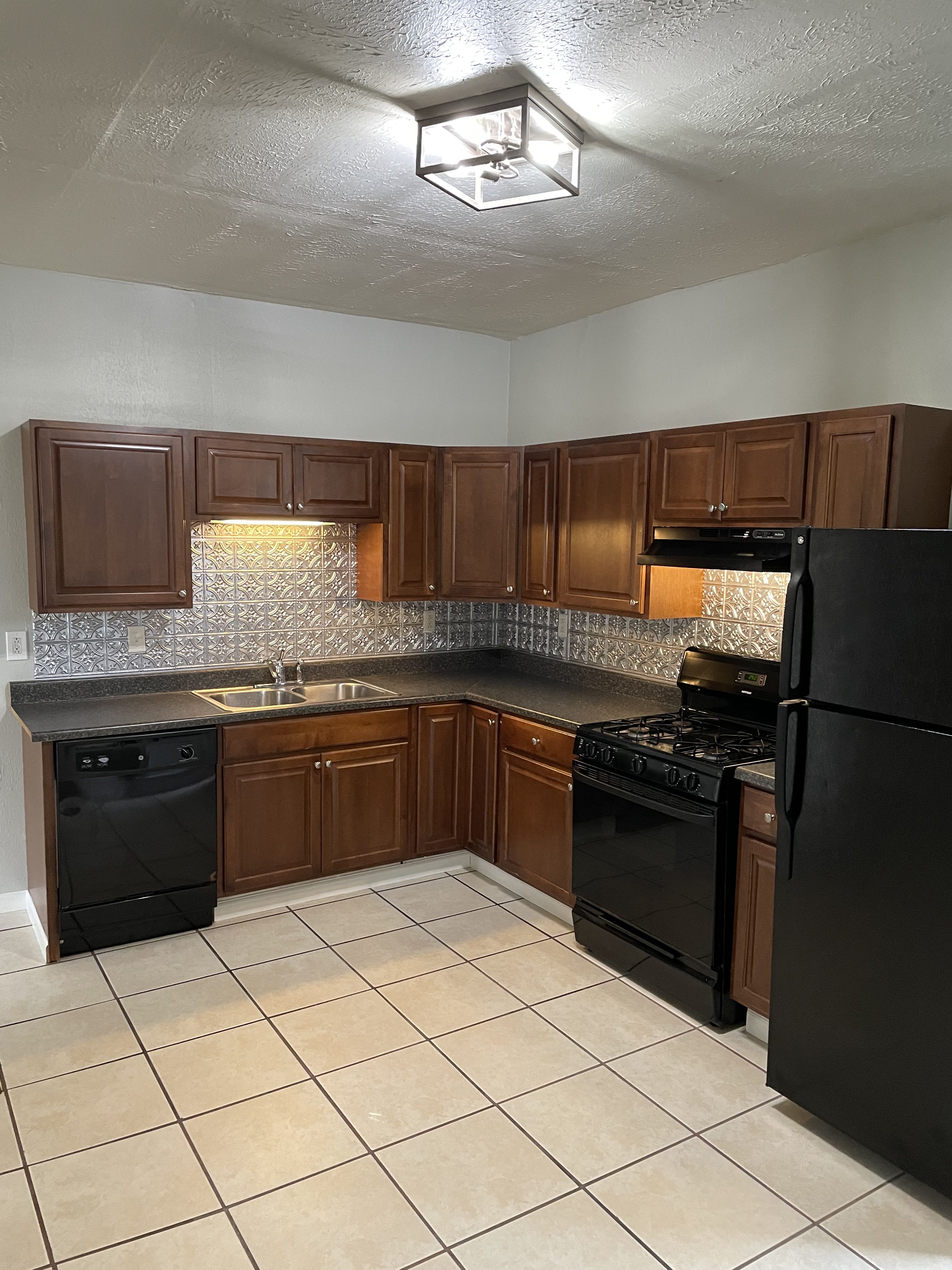 419 Grace St – photo 2
