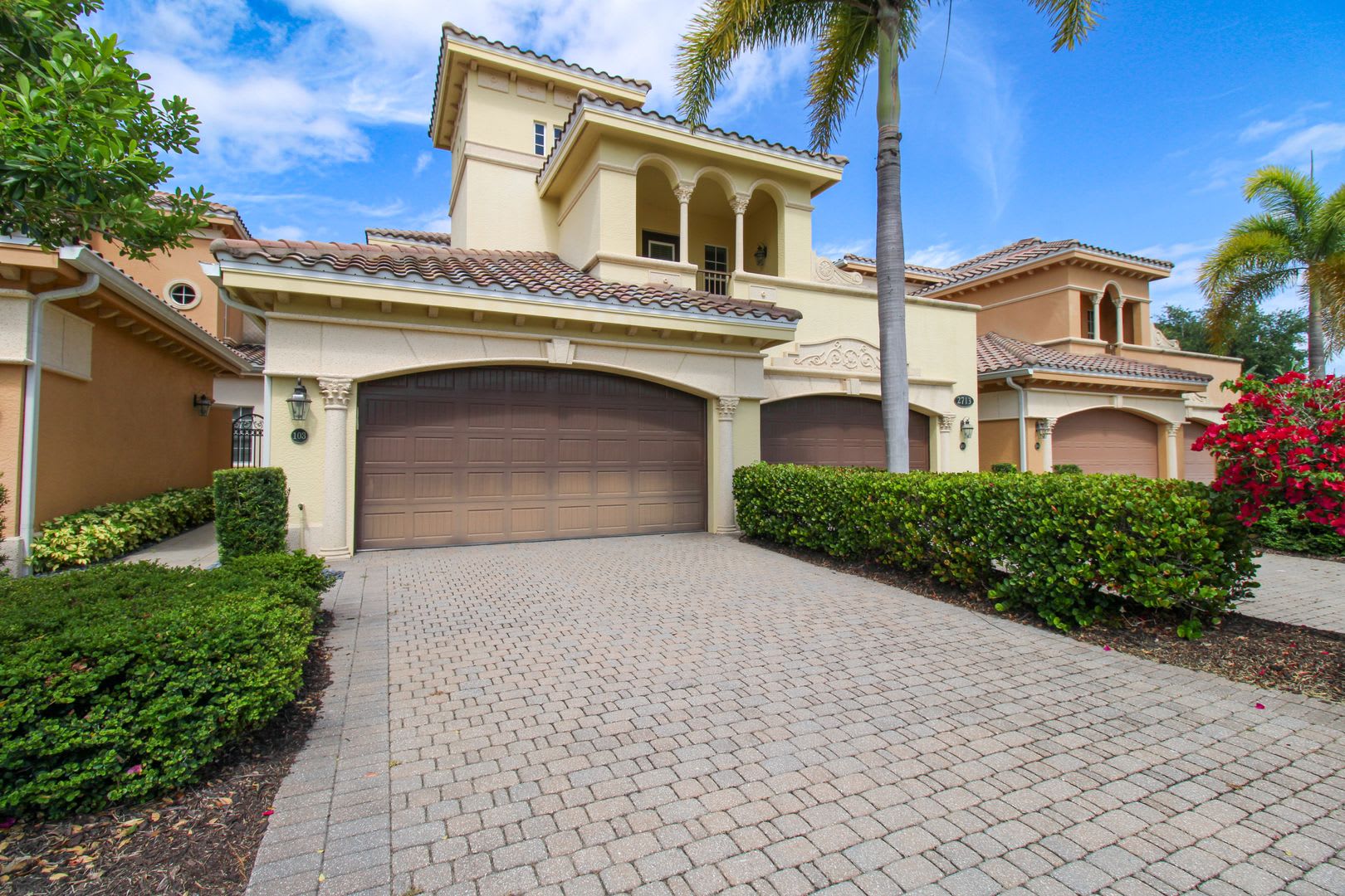 ** FIDDLER'S CREEK 3/3 WATERFRONT COACH HOME ** SOCIAL MEMBERSHIP TO FIDDLER'S CREEK ** – photo 2