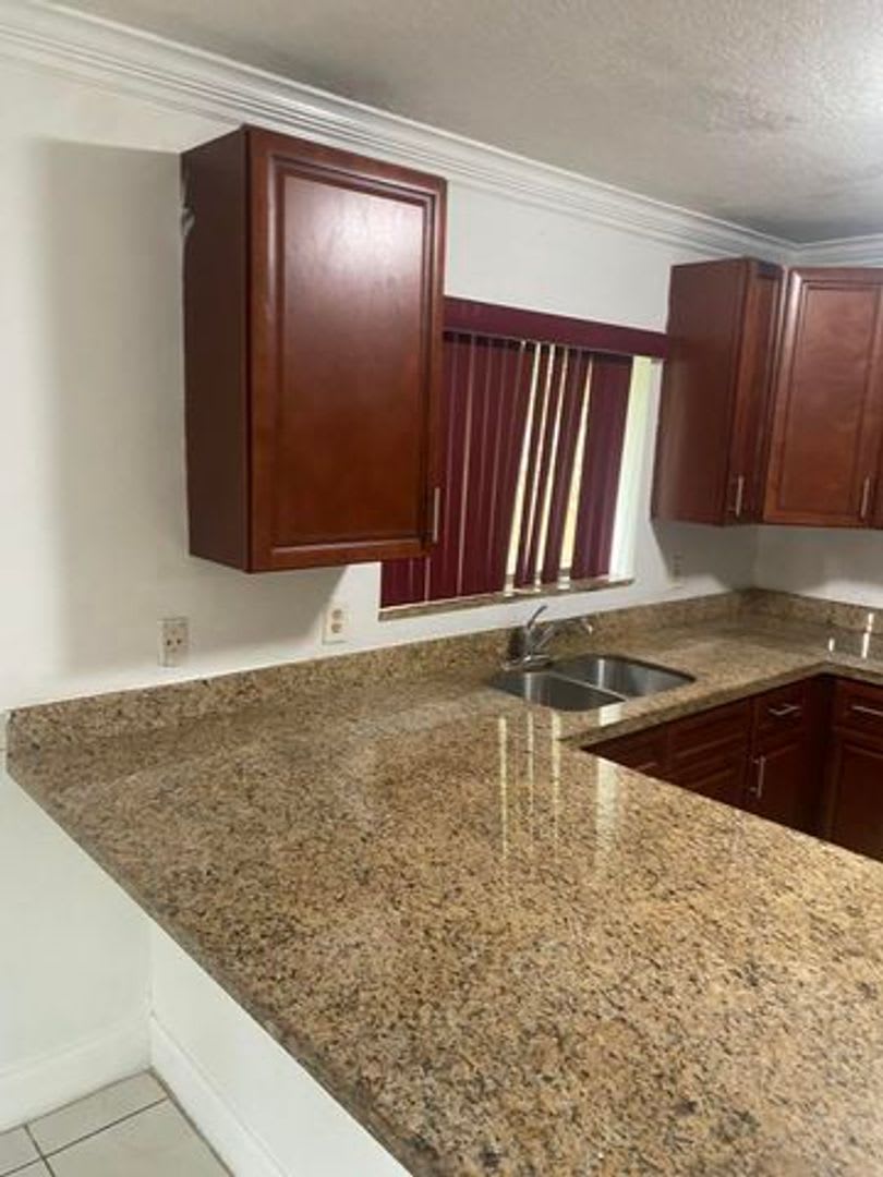 663 White Water Dr, West Palm Beach, FL 33413 – photo 2