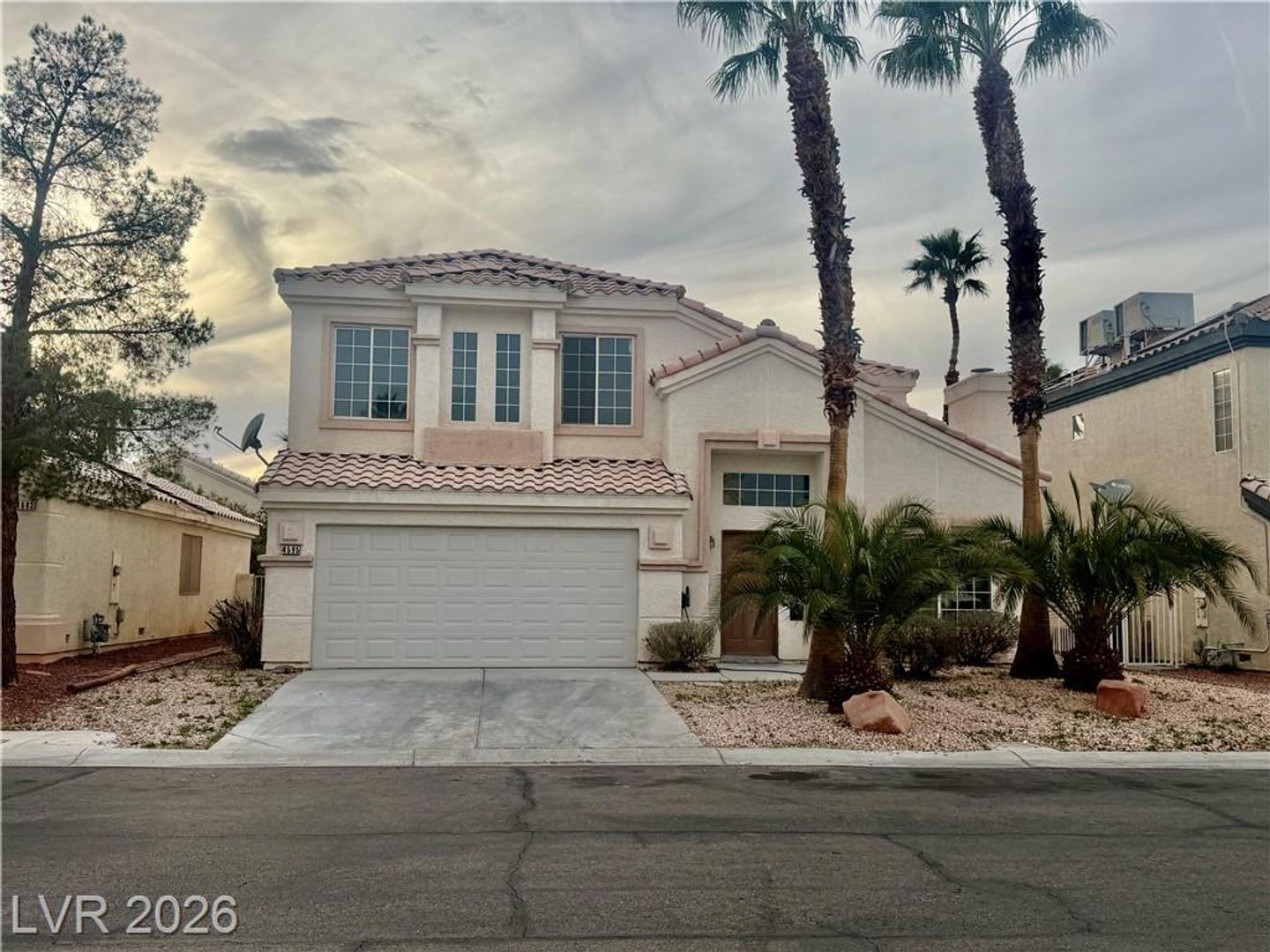 Beautiful Open Floor Plan 3 Bedrooms 2 5 Bathroom Located Southwest Near Shopping Schools And The 215 – photo 1