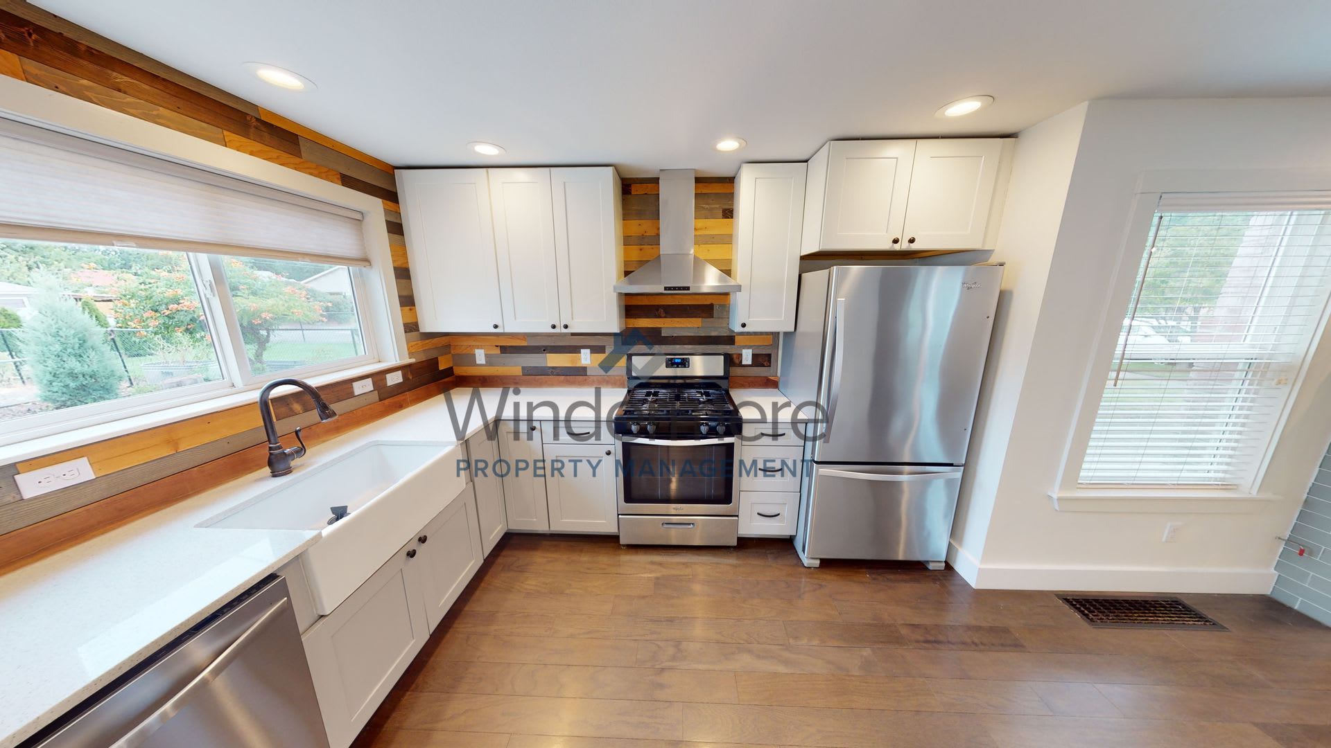 1346 Bonsella ⭐ Fenced Backyard, Stainless Steel Appliances ⭐ – photo 4