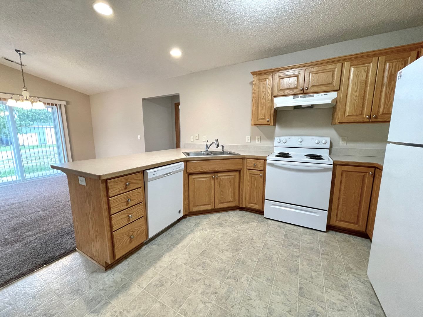 2 Bedroom, 1.5 Bath Town Home – photo 4